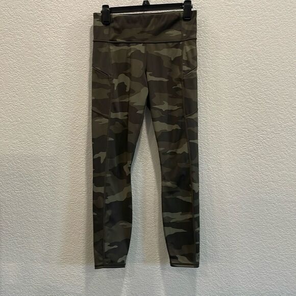 Athleta Green Camo Contender 7/8 Tight Size Small - Picture 2 of 9
